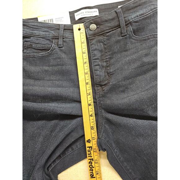 Social Standard Women's Jeans size 8 Dark Wash Normcore Retro 90s Vibe - Picture 11 of 12